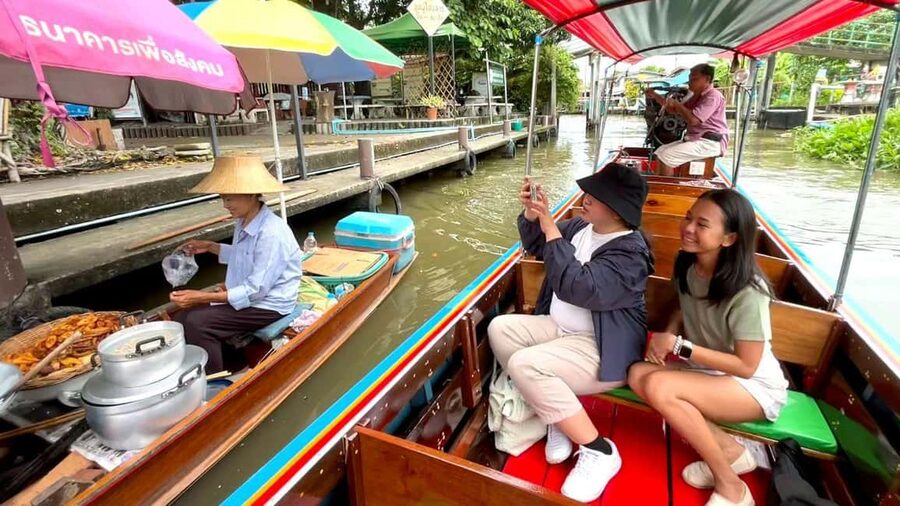 1 Hr Private Bangkok Canal Boat Tour: Traditional Flat Boat - Khlong Dan and the Two Giant Buddhas