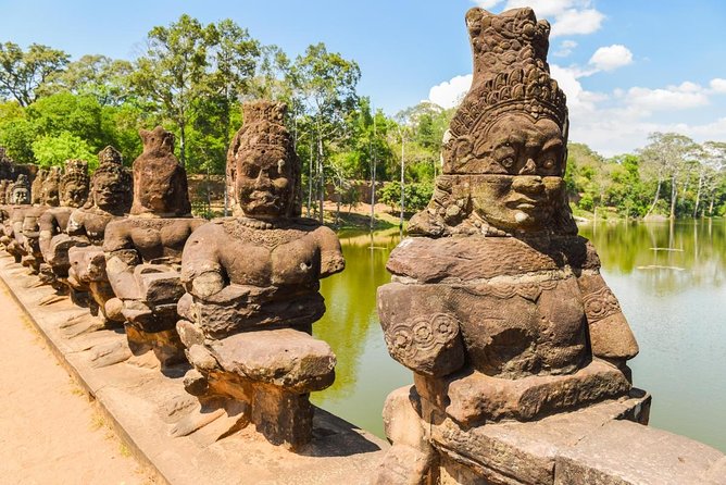 2-Day Angkor Wat Tour from Bangkok - Crossing Poi Pet without losing your bearings