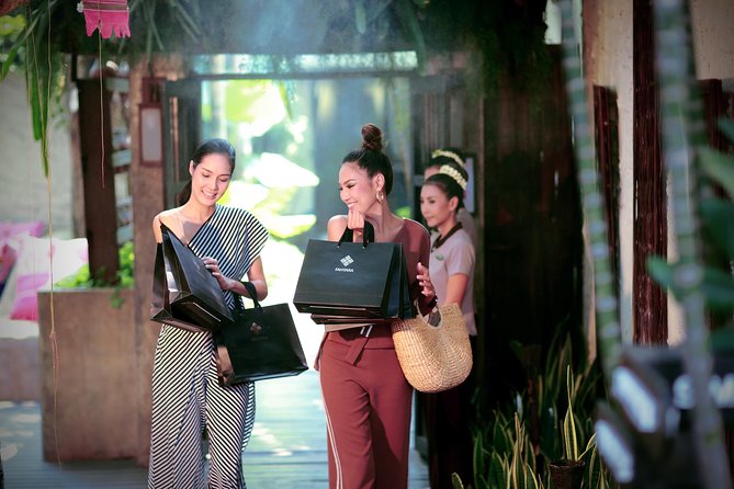 2 Hour Relaxation Luxury Spa Package at Fah Lanna Spa - Old City Branch - Foot reflexology first, then aromatherapy oil massage