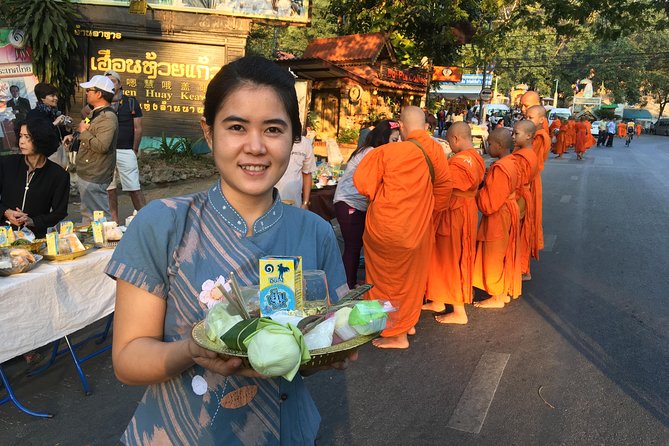 4 highlights: Sticky Waterfall/Elephants/local market /Wat Banden - Four things to know before booking