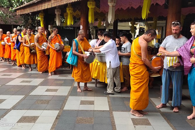 4 highlights: Sticky Waterfall/Elephants/local market /Wat Banden - Lunch keeps the middle of the day simple