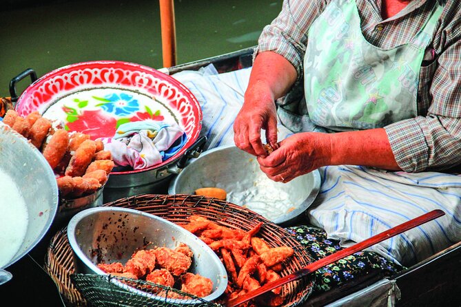Amphawa Boat Ride & Railway Market: Multi-Lang Private Tour - Wat Bang Kung and the banyan-covered hall
