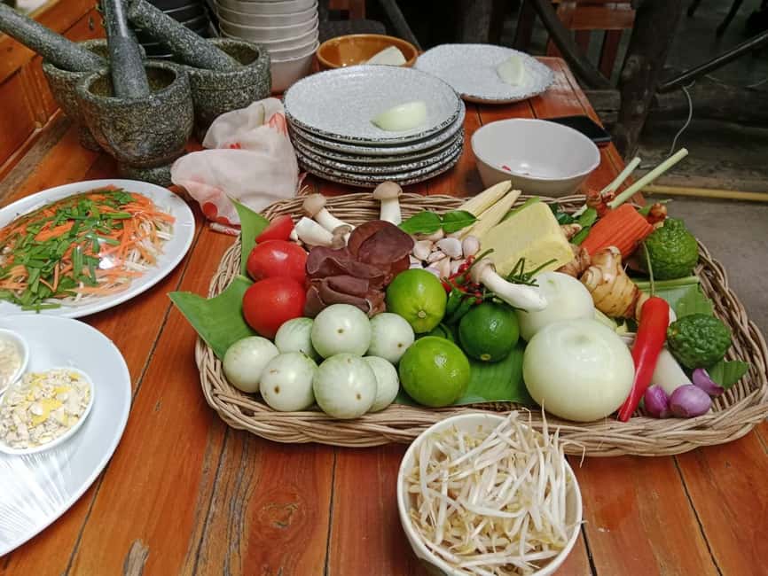 Ao Nang: Authentic Thai Local Cooking Class - Making curry paste from scratch