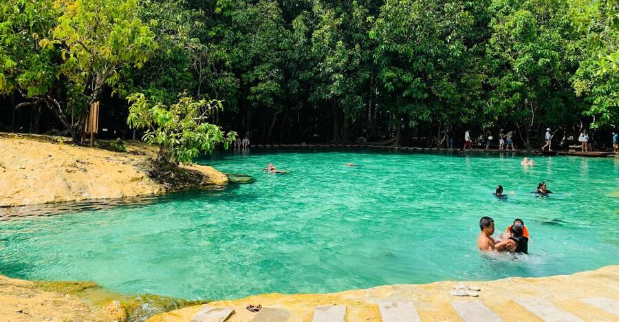 Ao Nang: Hot Spring, Emerald Pool & Tiger Cave Temple Tour - The guides make the long day easier