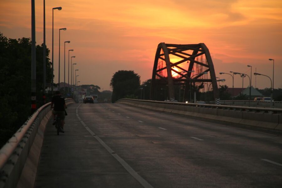 Ayutthaya: 3-Hour Sunset Ride Bike Excursion - Starting near PomPhet Fort and crossing the Pa Sak River