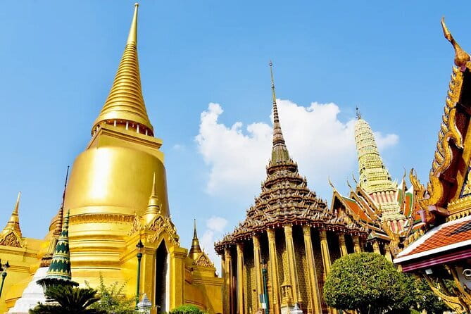 Ayutthaya Heritage Private Charter Exclusive Temple Tour - Wat Mahathat and the tree-root Buddha head