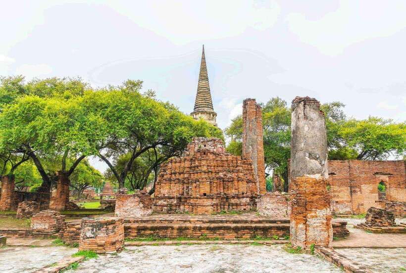 Ayutthaya One Day: Famous Temples & Bang Pa-In Palace Tour - Wat Maha That and the Buddha head in tree roots