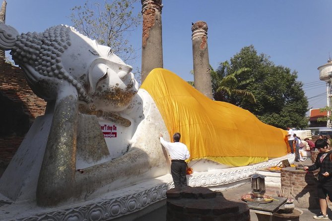 Ayutthaya Sunset Tour: Iconic Temples & Scenic River Boat Ride - Chao Phrom Market and the missing detail to clarify
