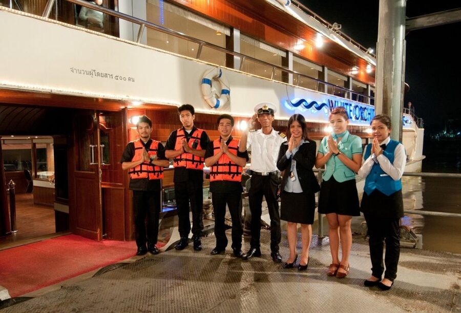 Bangkok: 2-Hour Dinner & Shows on White Orchid River Cruise - Dinner: plenty of choice, uneven results