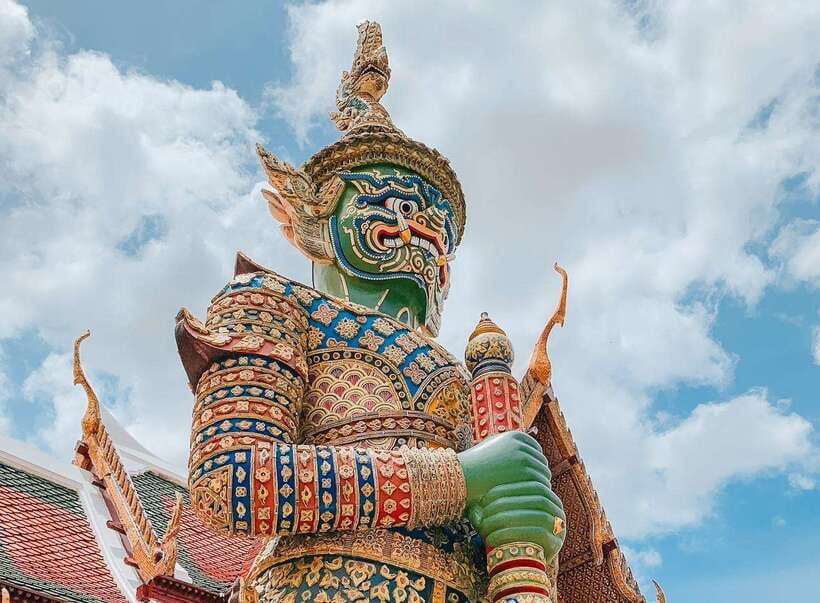 Bangkok: 2 Hours Grand Palace & Wat Pho Private Tour - The tuk-tuk ride from the palace to Wat Pho