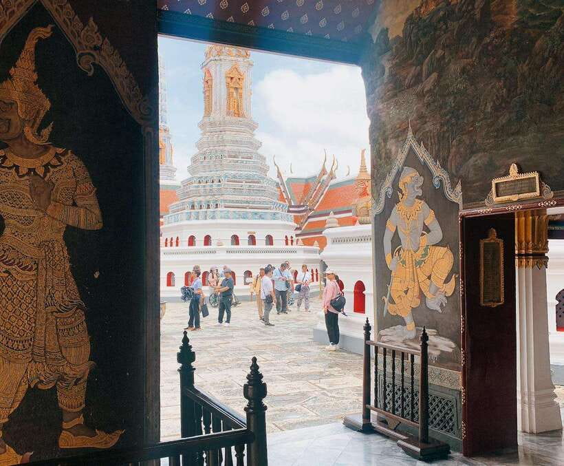 Bangkok: 2 Hours Grand Palace & Wat Pho Private Tour - Wat Pho and the Reclining Buddha