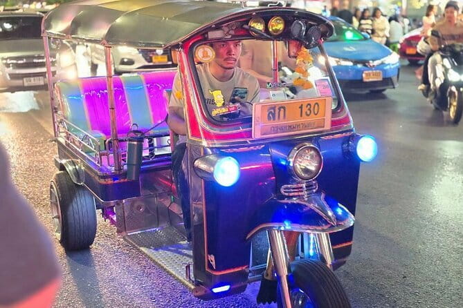 Bangkok: A 4 Hours Tuk Tuk Sightseeing Tour At Iconic Landmarks - Meeting at Saphan Taksin and reaching Wat Arun