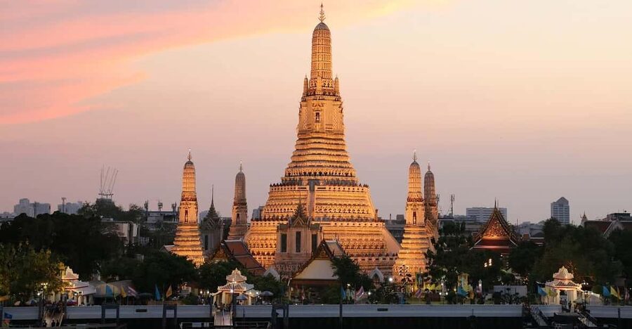 Bangkok: A 4 Hours Tuk Tuk Sightseeing Tour Iconic Landmarks - Wat Pho after sunset, with no interior visit
