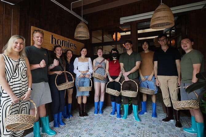 Bangkok After Dark: Pub Crawl Adventure - Music, games, and dancing at Juicy