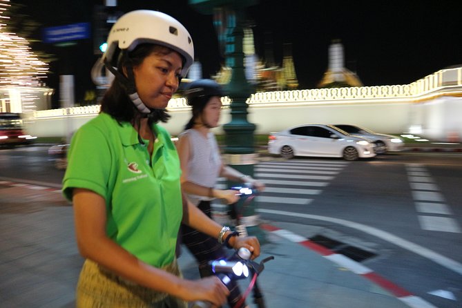 Bangkok at Night by Electric Scooter - Street food dinner at a local shop