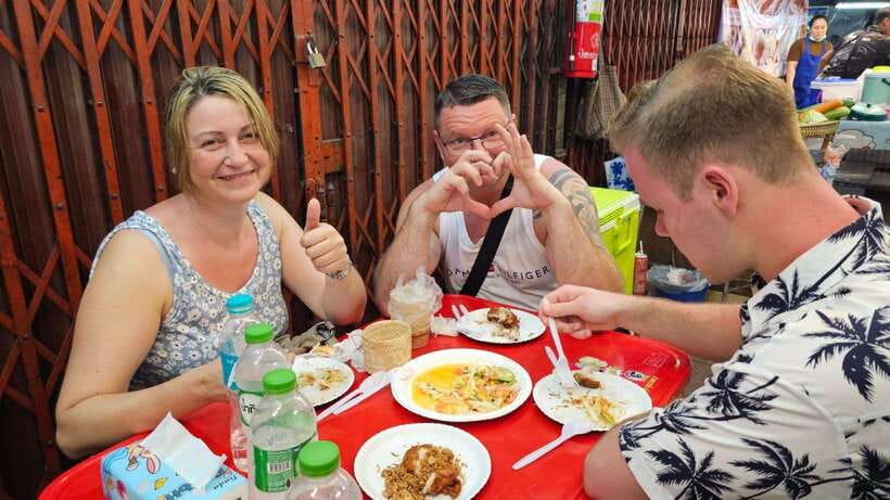 Bangkok Authentic Tasting Thai-Chinatown Walking Food Tour - The first tastings: a gentle start to Thai street food