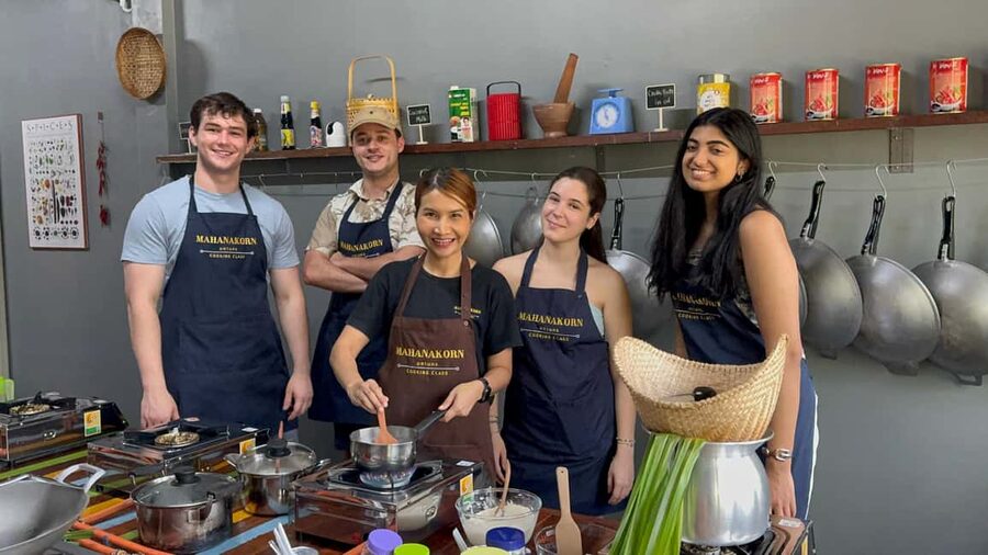 Bangkok: Authentic Thai Cooking Class with Local Host - Meeting Joyce near Wat Pak Nam