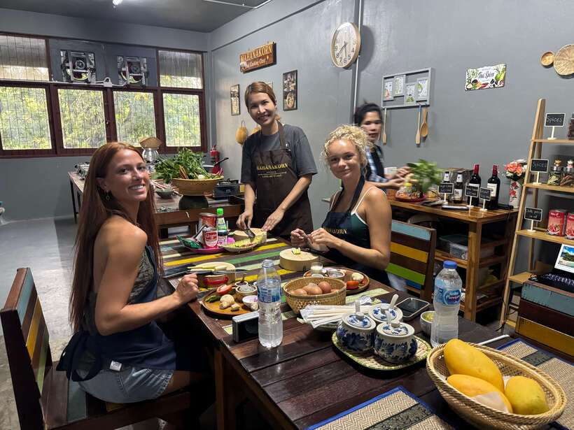 Bangkok: Authentic Thai Cooking Class with Local Host - A three-hour class built around four dishes