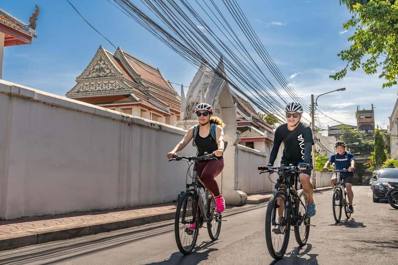 Bangkok: Backstreets and Historic Temples Bike Tour - Bangkok Noi, canals, and neighborhood life