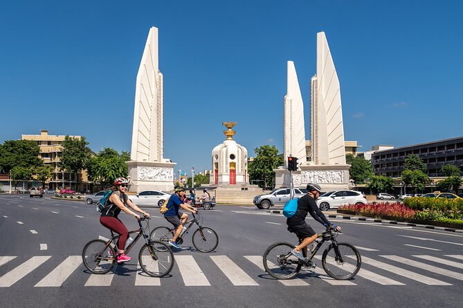 Bangkok: Backstreets and Temple Historic Bike Tour - Khaosan Road, then away from the backpacker circuit