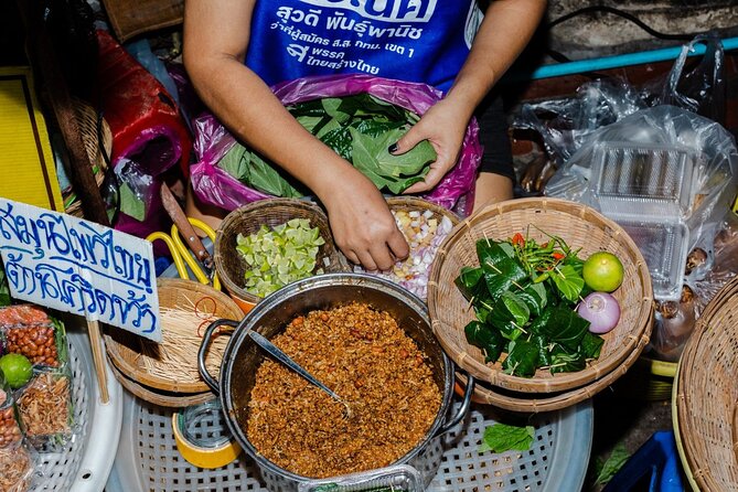 Bangkok Backstreets Food Tour with 15+ Tastings - The guides and the value of having an assistant