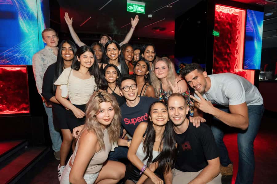 Bangkok: Bar and Club Crawl - Dress correctly or risk missing a stop