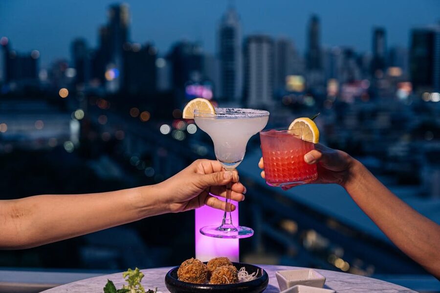 Bangkok: Barracuda Rooftop Bar Akara Hotel - Key points to know before you go