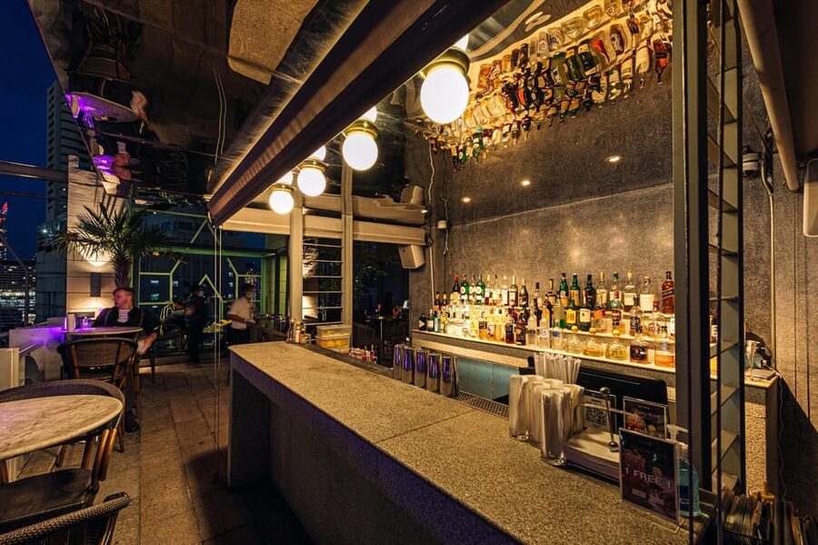 Bangkok: Barracuda Rooftop Bar Akara Hotel - Sharing sets, tapas, and the food question