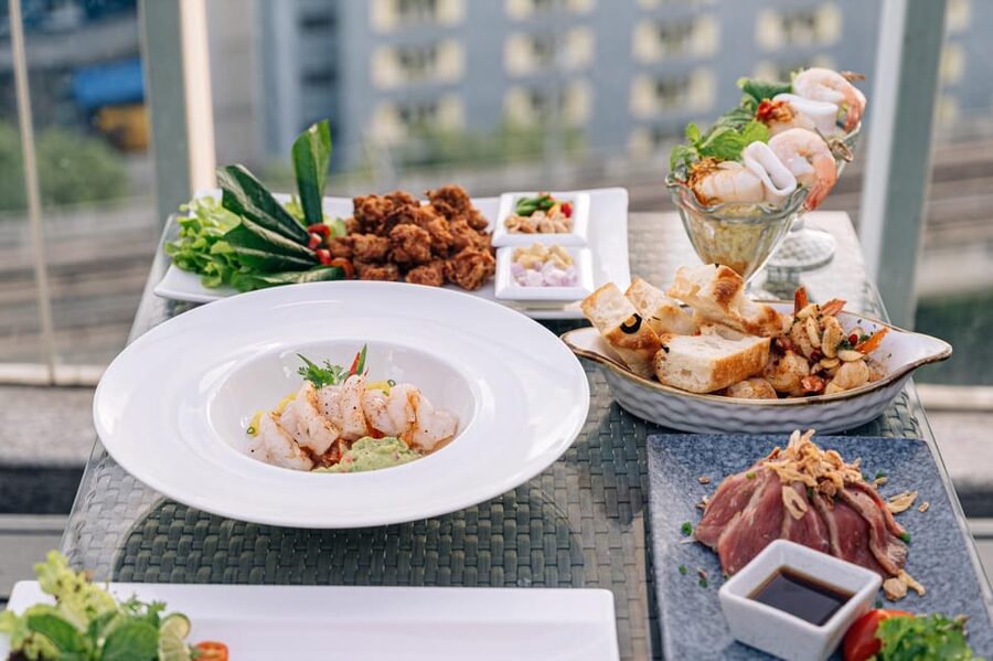 Bangkok: Barracuda Rooftop Bar Akara Hotel - A 90-minute evening, paced for a special occasion