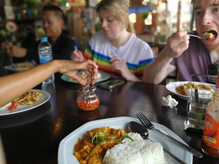 Bangkok: Bike and Canal Boat Tour with Lunch - Why this tour shows a different Bangkok