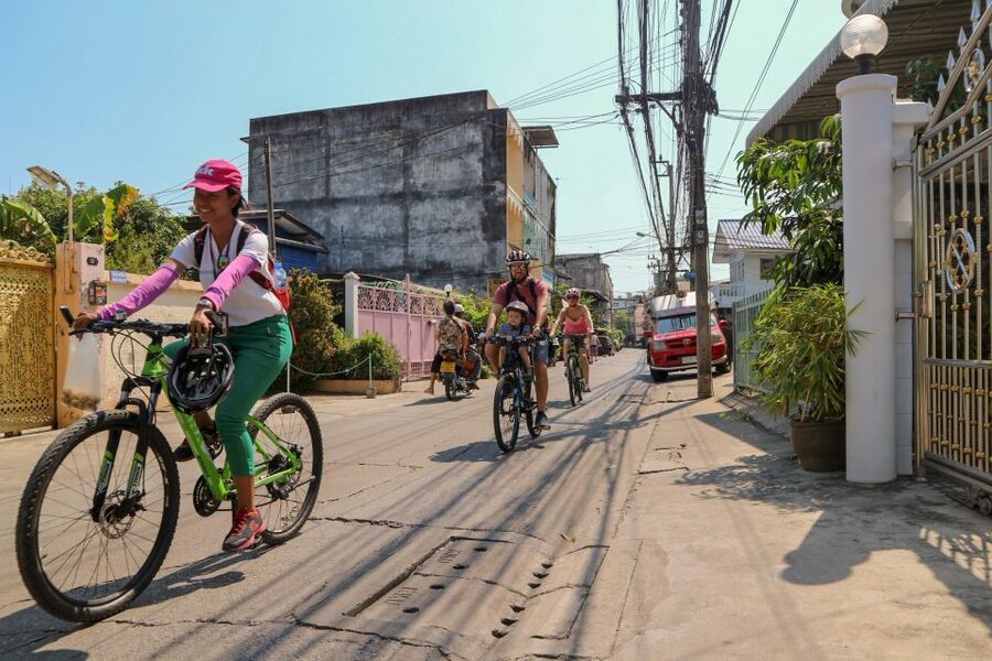 Bangkok: Bike and Canal Boat Tour with Lunch - Wat Ko and the return toward the water