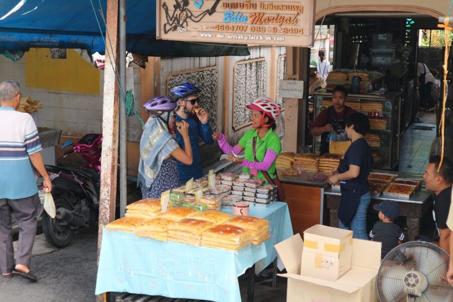 Bangkok: Bike and Canal Boat Tour with Lunch - Starting in Thonburi, away from the main roads