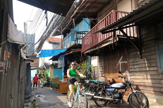 Bangkok: Bike and Longtail Boat Tour with Lunch - Wat Nakprok and the Chinese-Thai Connection