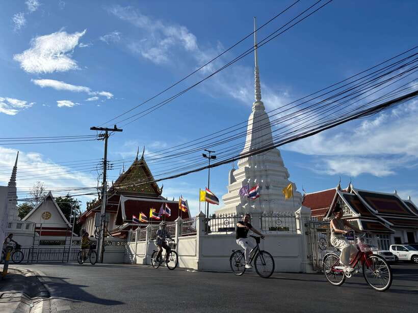 Bangkok: Bike, Boat & Food Tour in Thonburi - Wat Nak Prok, Wutthakat, and the farm lanes