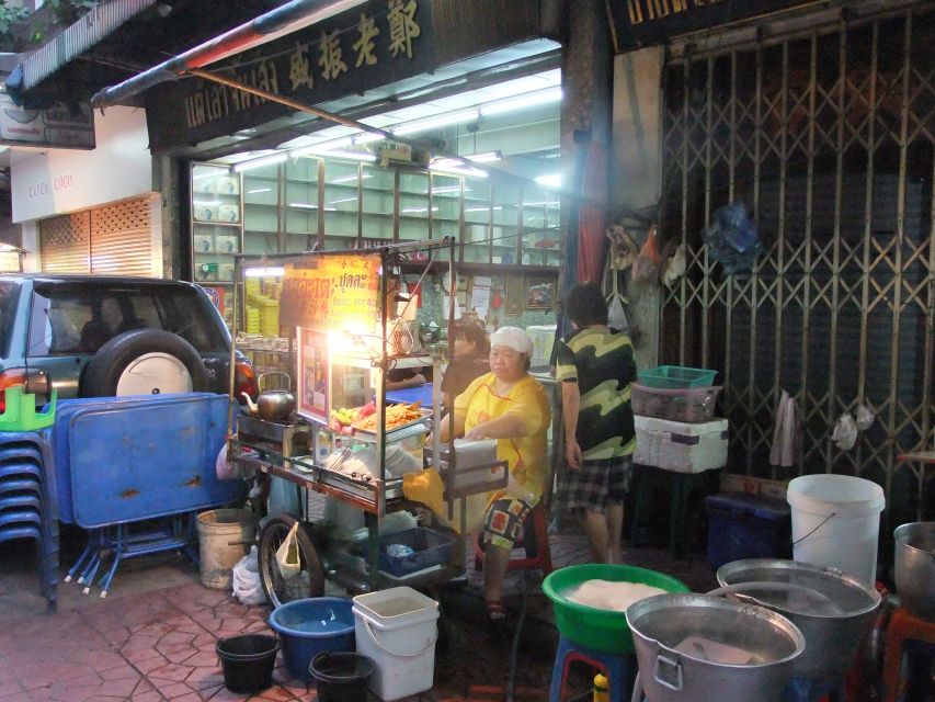 Bangkok by Night Cycling Tour with Street-food Meal - Along the Chao Phraya River