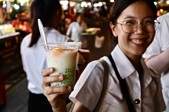 Bangkok by Night Food Tour with 10+ Tastings in Chinatown - Guides make or break this tour