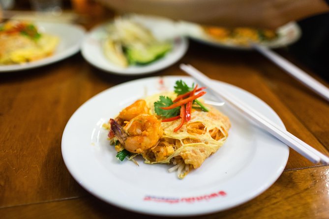 Bangkok by Night: Temples, Markets and Food Tuk-Tuk Tour - Why This Four-Hour Night Tour Works