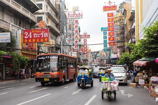 Bangkok by Private Guide: Full Day Tour In and Around - Museums, parks, and modern Bangkok