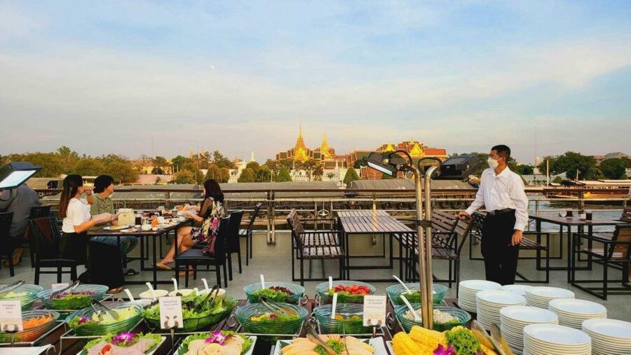 Bangkok: Calypso Cabaret & Dinner Cruise with Hotel Transfer - The hour at Asiatique between boat and stage