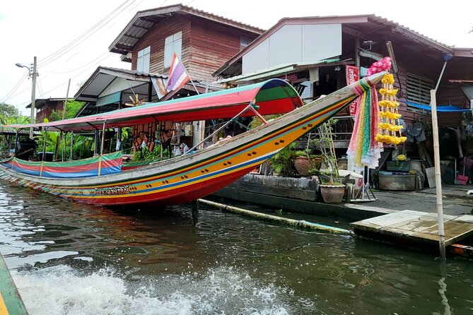 Bangkok Canal Tour: 2-Hour Longtail Boat Ride - Waiting at the canal locks