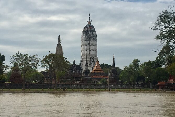 Bangkok Canal Tour by long tail boat, Wat Arun and Wat Pho - Pak Khlong Flower Market adds everyday Bangkok