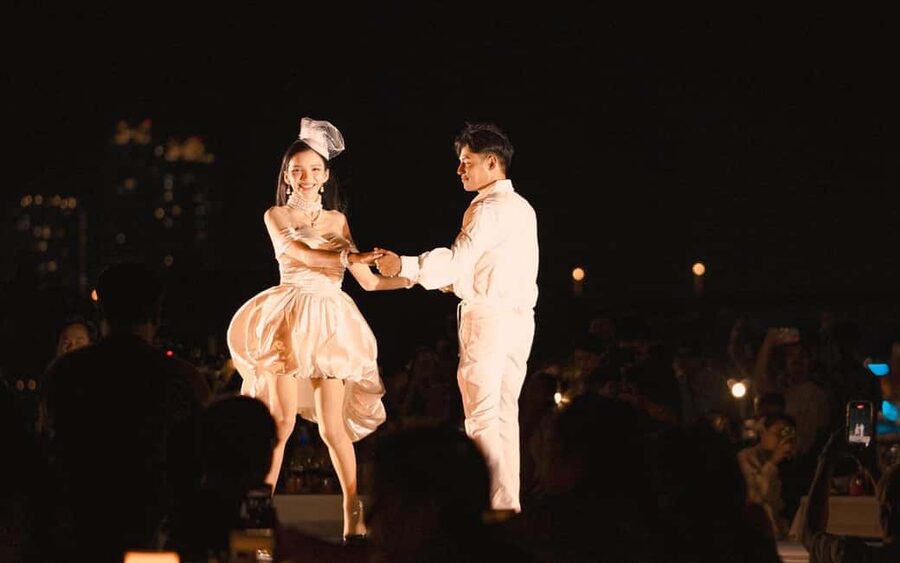 Bangkok: Carnival Dinner Cruise with Free-Flow Beer & Buffet - A carnival show with a strong party mood