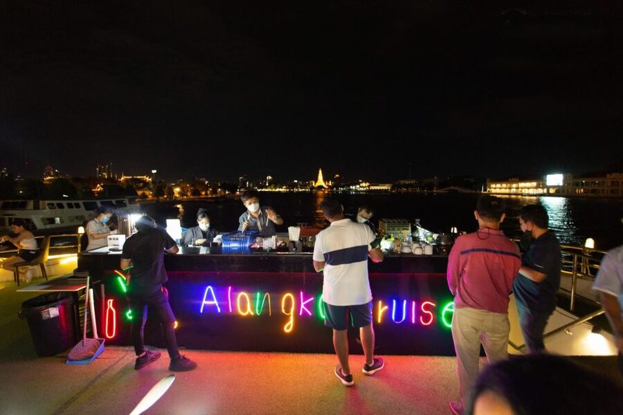 Bangkok: Chao Phraya Alangka Cruise at Icon Siam - Getting to ICONSIAM and checking in