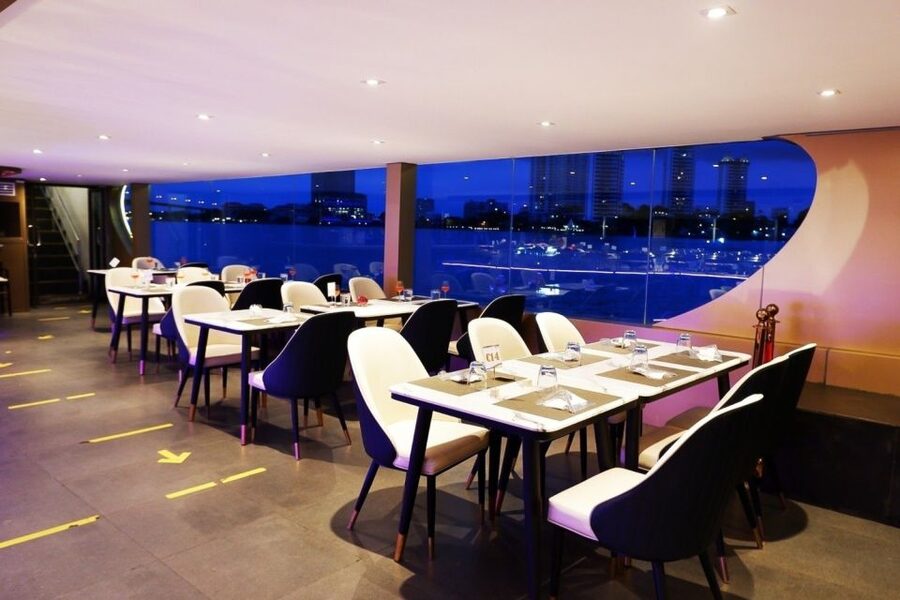 Bangkok: Chao Phraya Buffet Dinner Viva Alangka Cruise - Boarding Bangkok’s biggest dinner ship