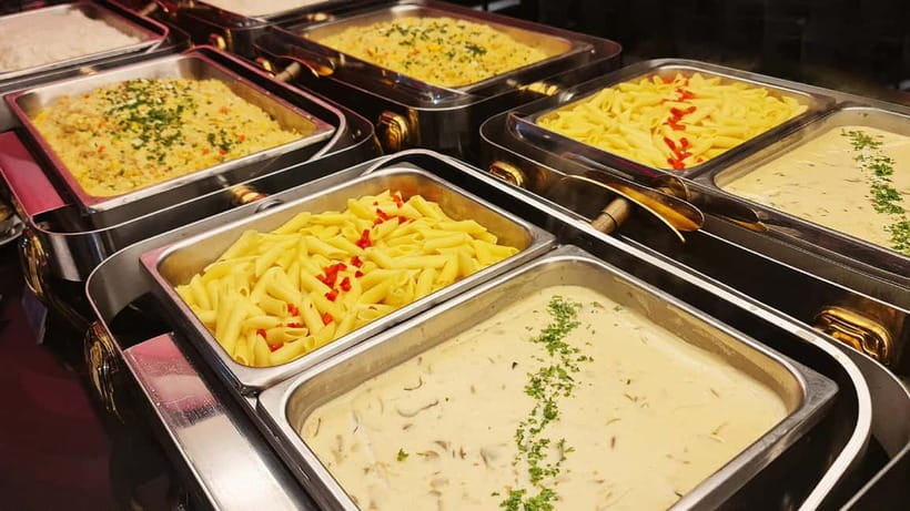 Bangkok: Chao Phraya Princess Dinner Cruise & Hotel Transfer - What appears on the Thai and international buffet