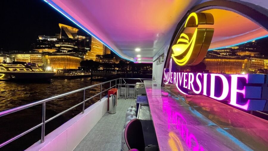 Bangkok: Chao Phraya River Buffet Dinner Cruise - The open decks deliver the best part