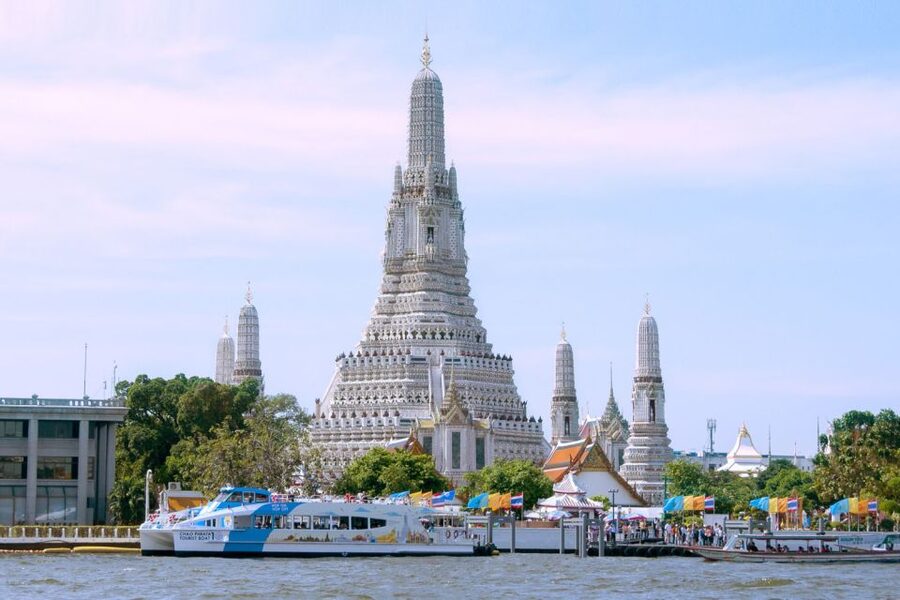 Bangkok: Chao Phraya River Hop-on Hop-off Boat - Prannok and Phra Arthit: a quieter change of pace