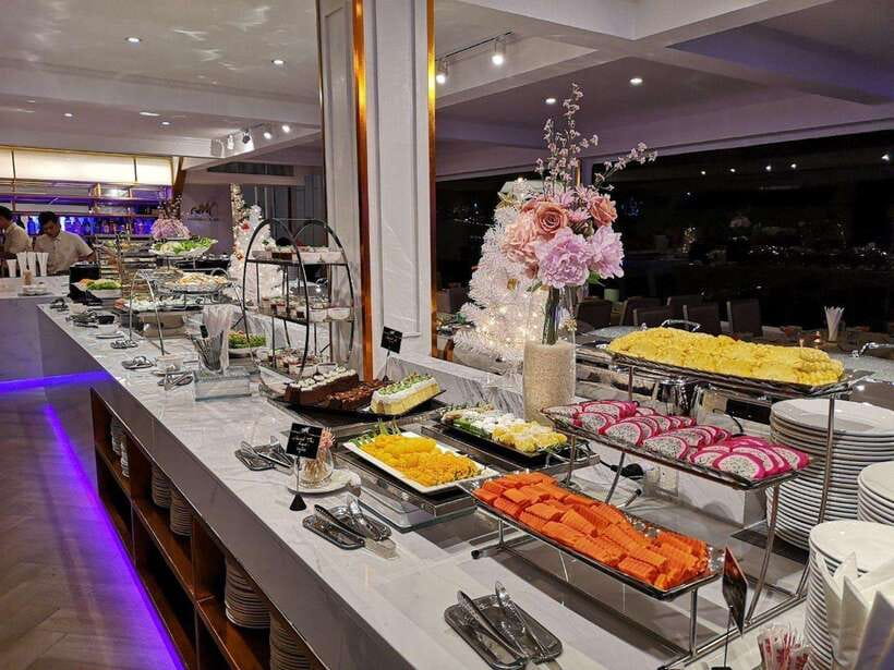 Bangkok: Chao Phraya River Meridian Cruise with Buffet - Onboard atmosphere and seating