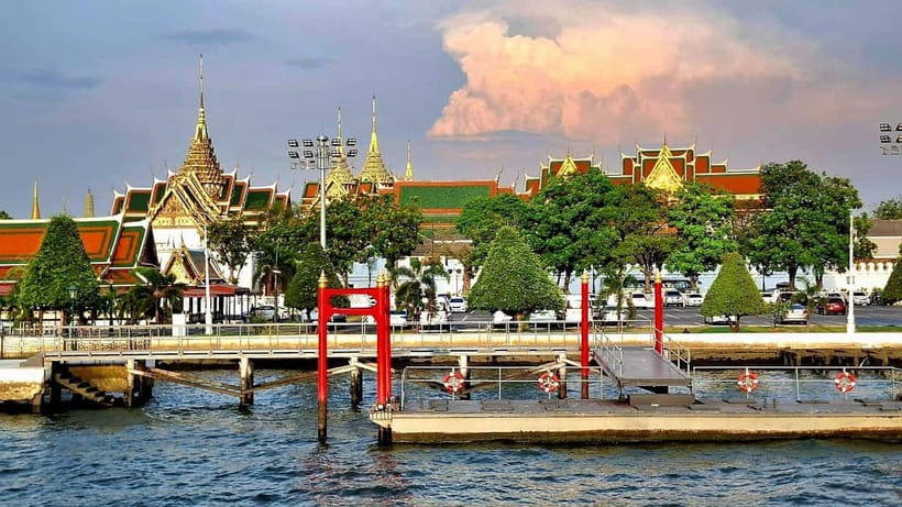 Bangkok : Chaophraya Booze Cruise – Drinks Onboard - Rama VIII Bridge and the changing skyline