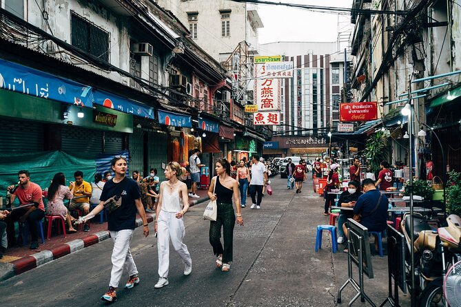 Bangkok: Chinatown By Night Walking Tour - A European-style mosque in a Chinese quarter